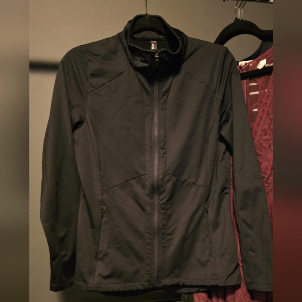 Mondetta zip up size medium - Picture 1 of 4